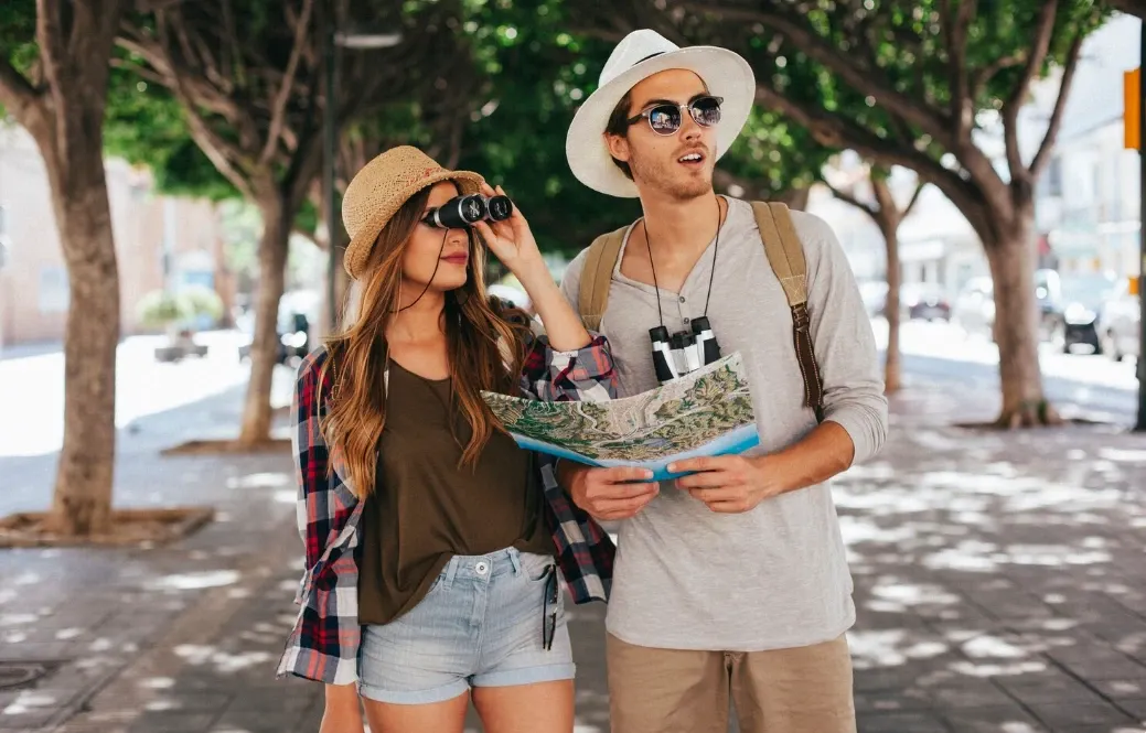 Amenzi de 200 de euro într-o destinație de vacanță din Italia pentru turiștii care se plimbă în costum de baie sau la bustul gol