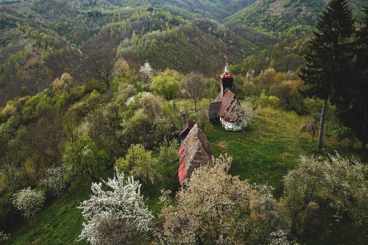 Englezii au descoperit „România secretă” și o laudă pentru peisajele spectaculoase și prețurile mici