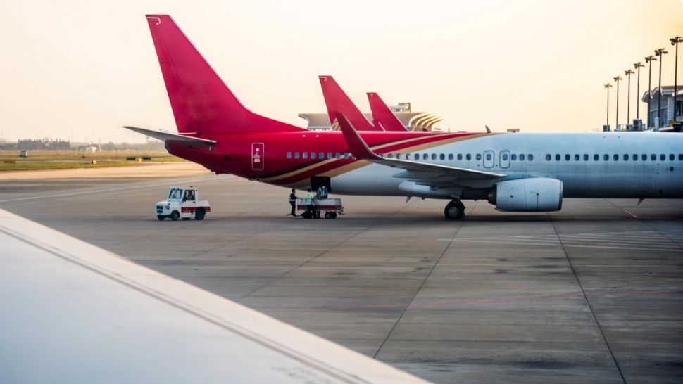 Criza din Orientul Mijlociu amenință zborurile europene: peste 30 de companii aeriene afectate, minivacanța de 1 Mai în pericol