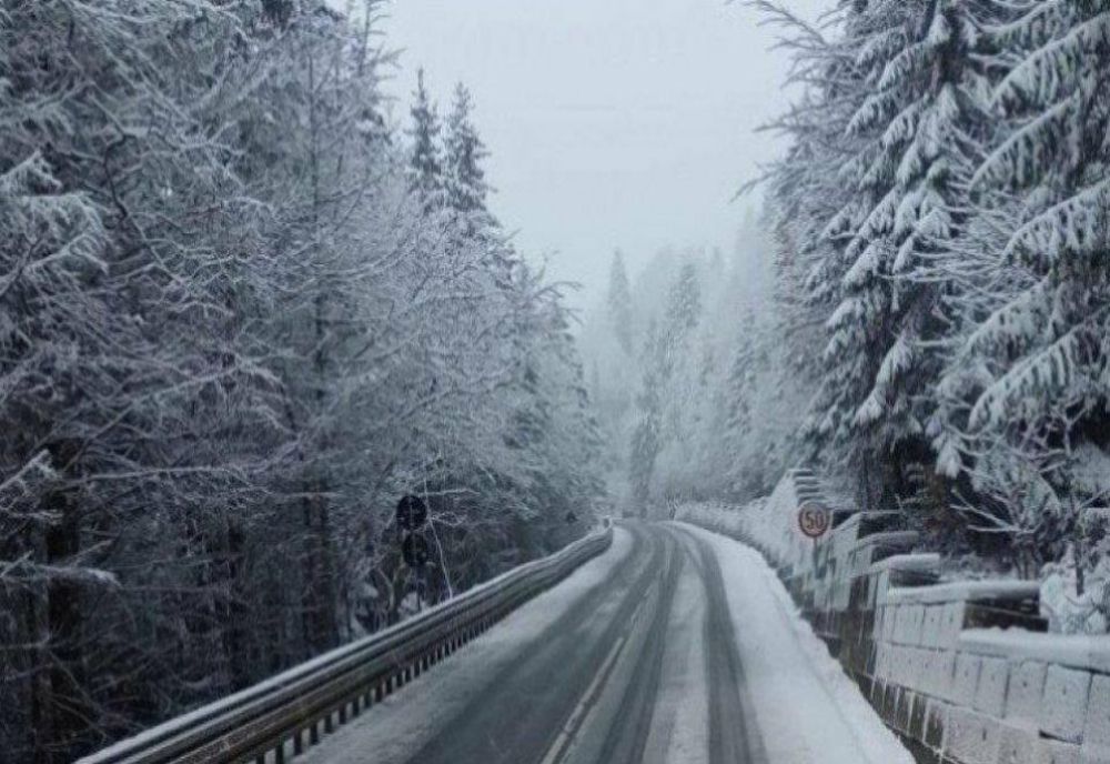 PRAHOVA: Traficul spre Cota 1400, oprit temporar din cauza depunerilor masive de zăpadă