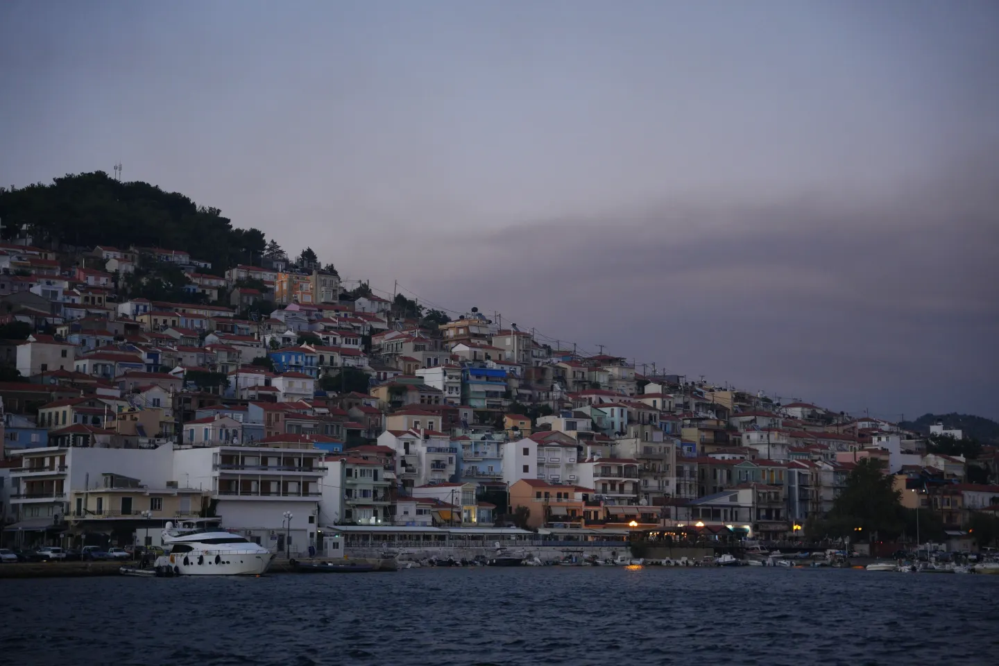 Atenționare MAE pentru românii care merg în Grecia. Risc ridicat de incendii în mai multe regiuni turistice FOTO