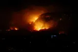 Incendii puternice în Sardinia și Sicilia. Autostrăzi închise, zboruri deviate și zeci de hectare mistuite de flăcări