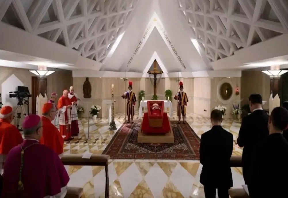Vaticanul va folosi inteligența artificială pentru a traduce liturghia în 60 de limbi, în timp real