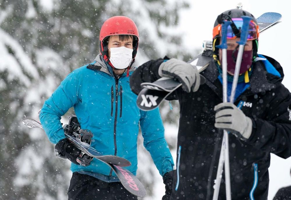 Pârtiile de schi de la cota 2.000, din Sinaia, se închid, din cauza vremii. Telescaunul și gondola, blocate
