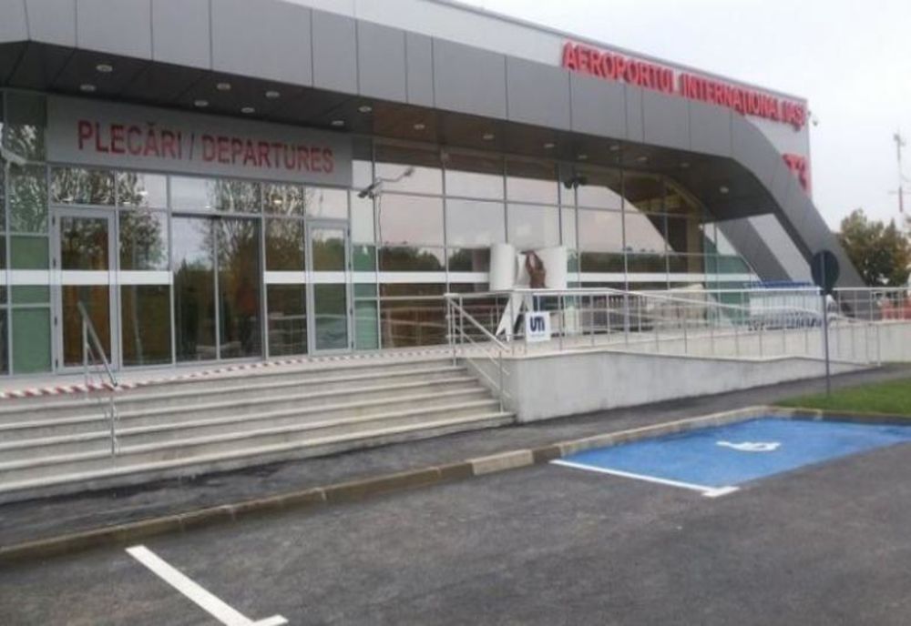 Activitatea pe Aeroportul din Iaşi, afectată de NINSOARE. Mai multe zboruri au ÎNTÂRZIERI de până la două ore - CURSELE afectate