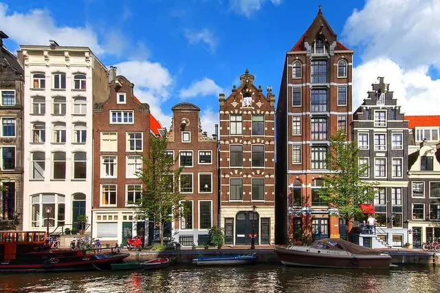 Amsterdam vrea să introducă cea mai mare taxă turistică din lume