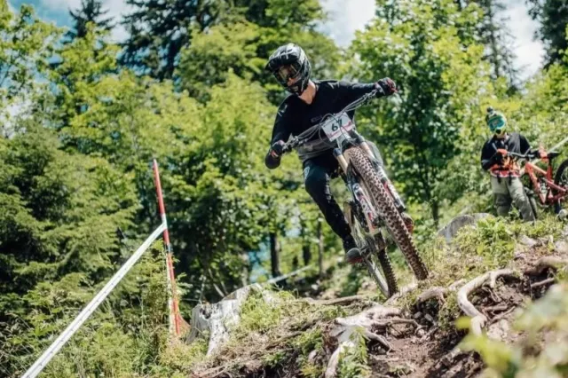 50% reducere pentru brașoveni la transportul cu telegondola în Bike Park Postăvarul
