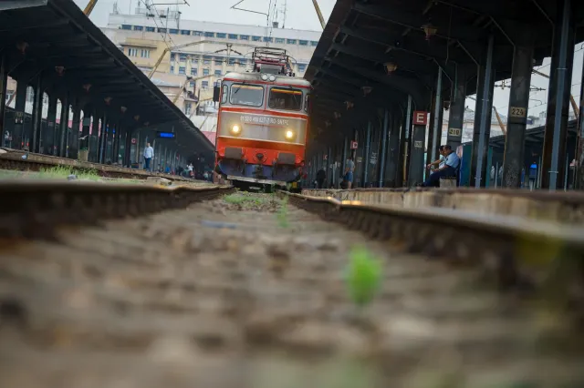 Circulație feroviară afectată în București Nord. Trenuri cu zeci de minute întârziere