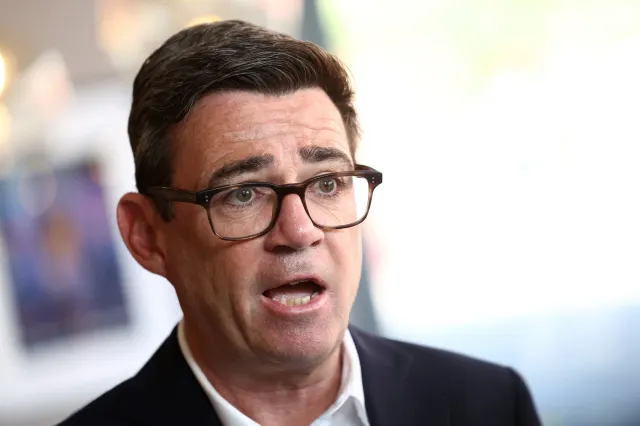 Marea Britanie, lovită de al cincilea val de căldură. Temperaturile pot ajunge la 37 de grade, iar premierul Andy Burnham convoacă o reuniune de urgență