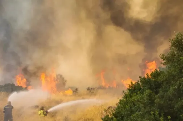 Un incendiu forestier de proporții a izbucnit în peninsula grecească Halkidiki