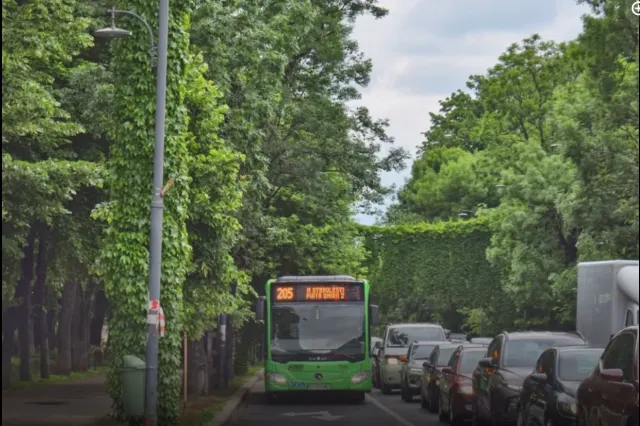 Liniile 100, 203 și 205 din București își modifică traseele în weekend. Restricții pe Șoseaua Kiseleff