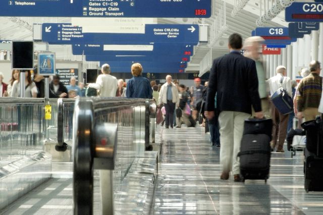 Alertă MAE: sute de români din Dubai și Doha solicită sprijin consular după suspendarea zborurilor din Orientul Mijlociu