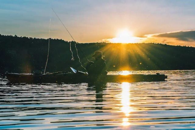 Lecția de geologie subacvatică: Ce ne învață un sonar de pescuit despre relieful albiilor de râu