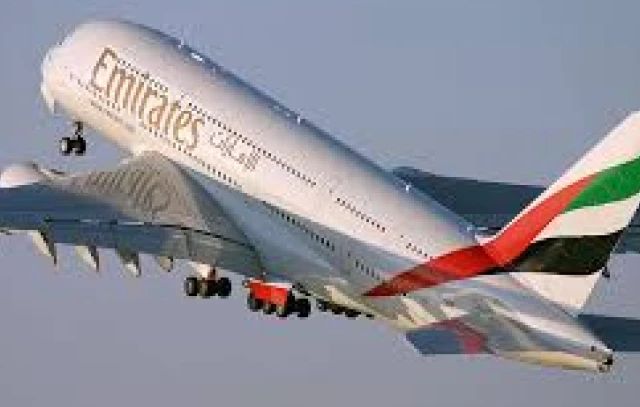 Zborurile avioanelor Emirates, aproape goale pe ruta către Dubai din cauza războiului. În mod normal, compania opera 500 de zboruri pe zi